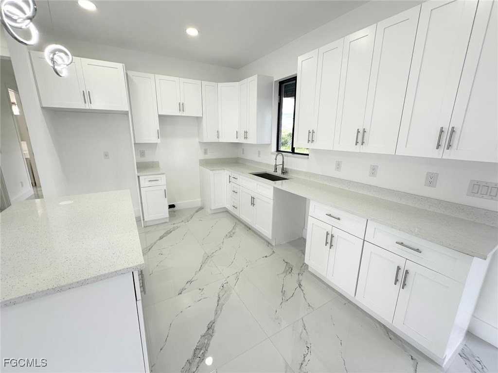 1043 Eisenhower Blvd - Photo 5 of 17