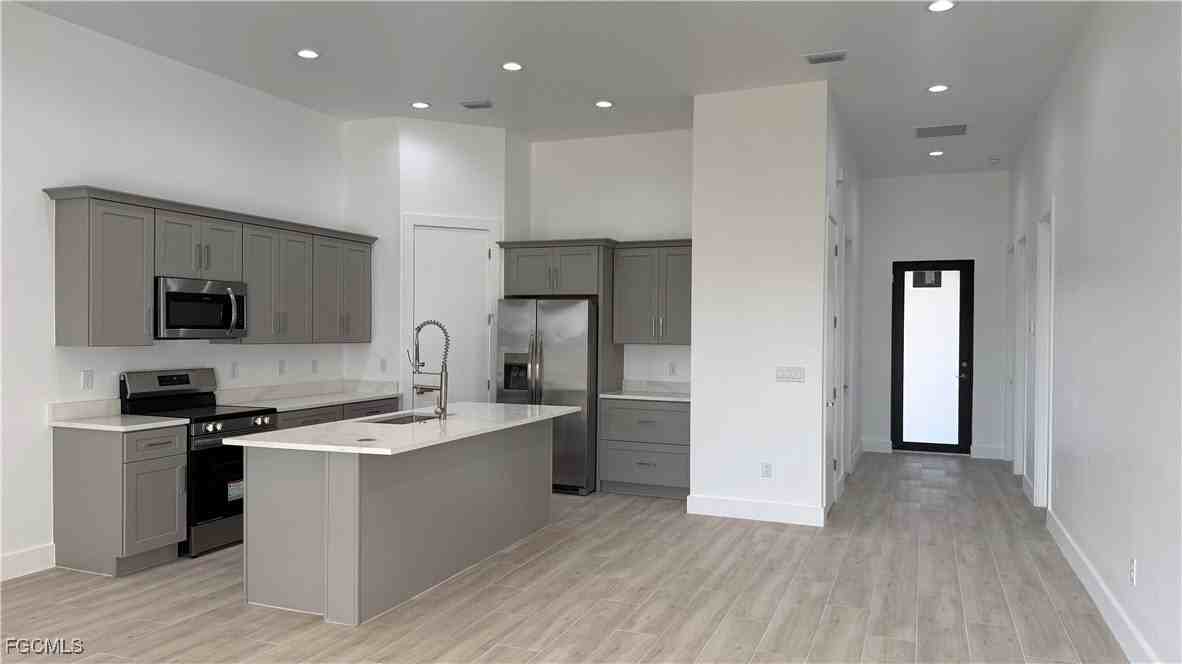 2104 Ne 16th Ter - Photo 3 of 14