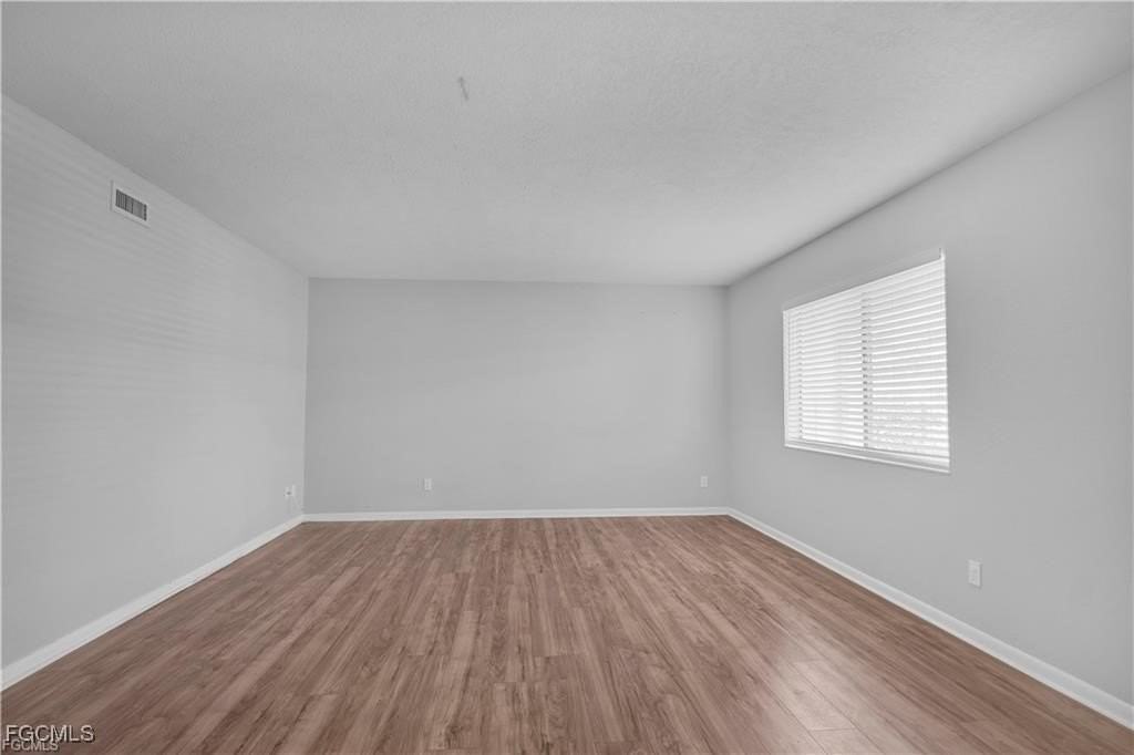 4617 Bayshore Dr Apt H2 #H2 - Photo 6 of 31