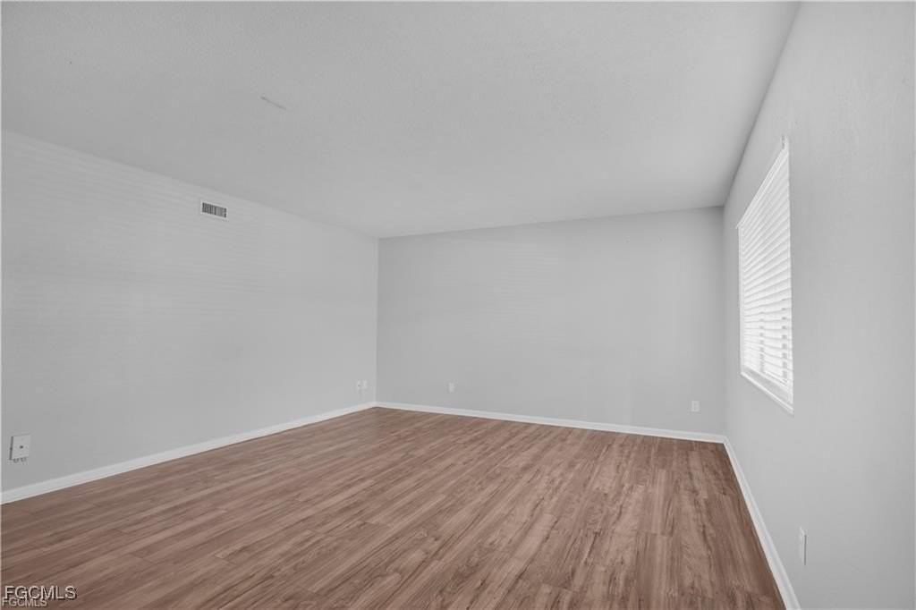 4617 Bayshore Dr Apt H2 #H2 - Photo 7 of 31