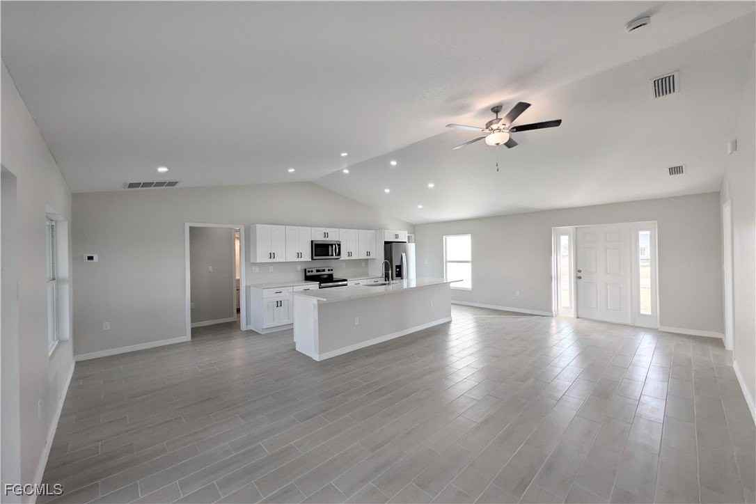 707 Kismet Pkwy E - Photo 7 of 31