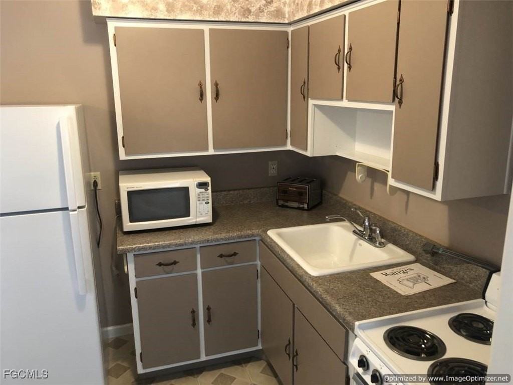 1119 Wesley St W - Photo 2 of 7