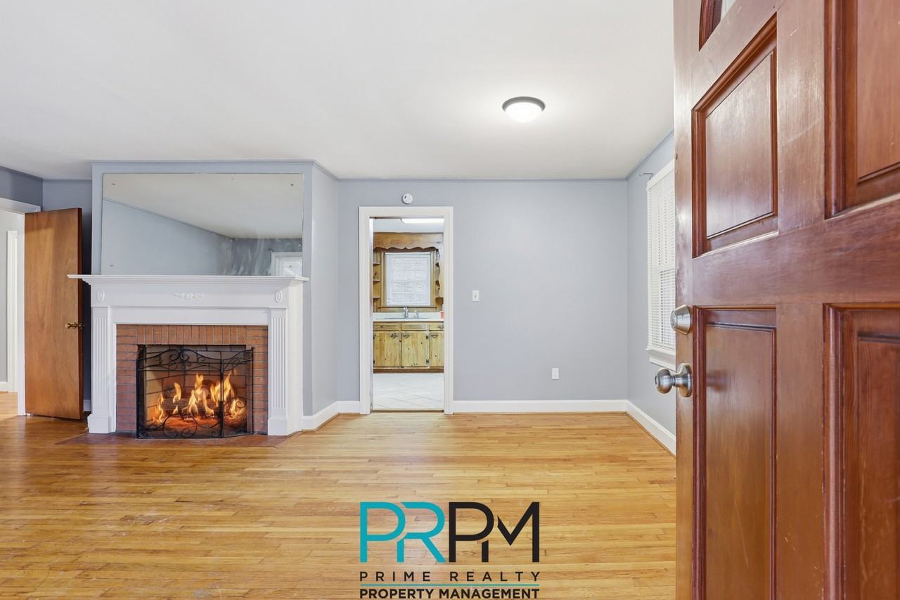 8 Kathryan Ct #1 - Photo 3 of 23