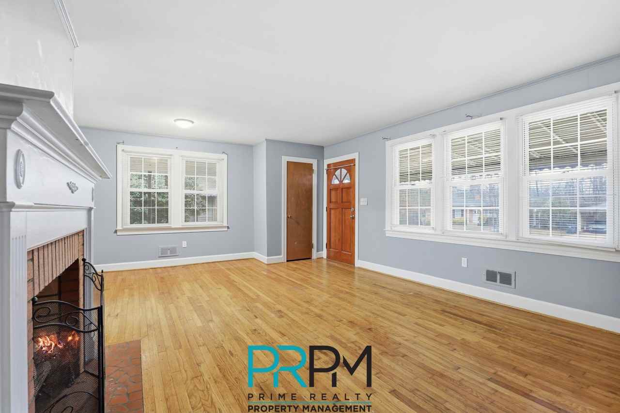 8 Kathryan Ct #1 - Photo 5 of 23