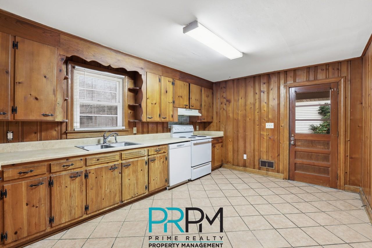 8 Kathryan Ct #1 - Photo 6 of 23