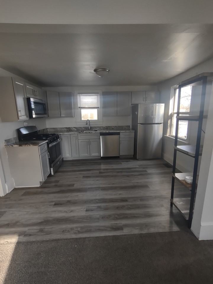 412 New Rd #B - Photo 6 of 10