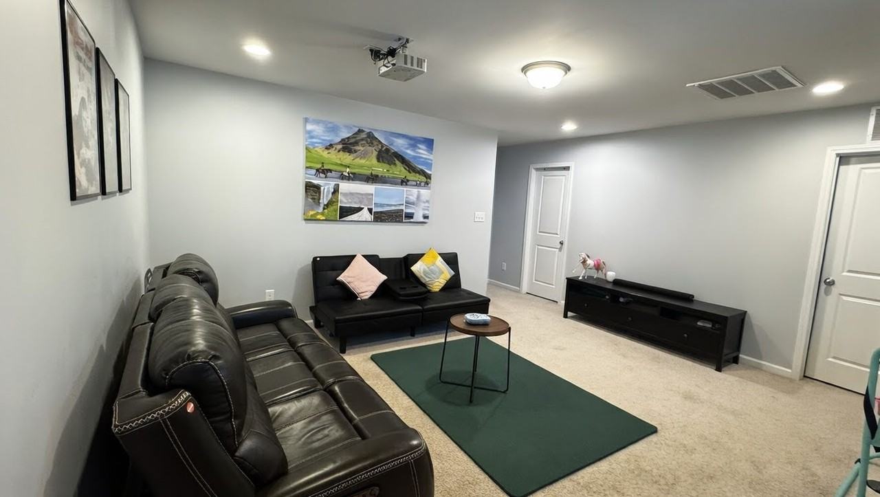 318 Oldcastle Dr #1 - Photo 4 of 23