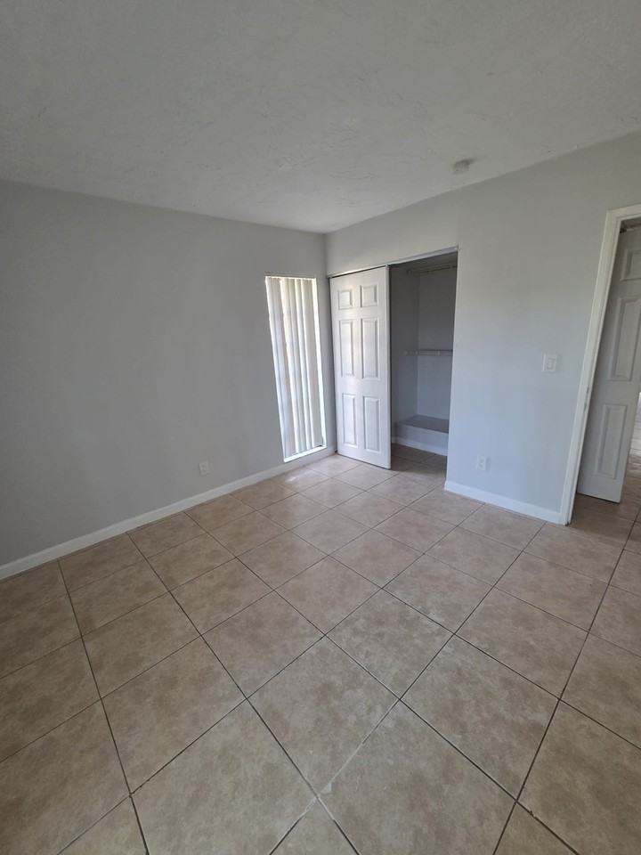 7003 Nw 79th St #7003 - Photo 4 of 10