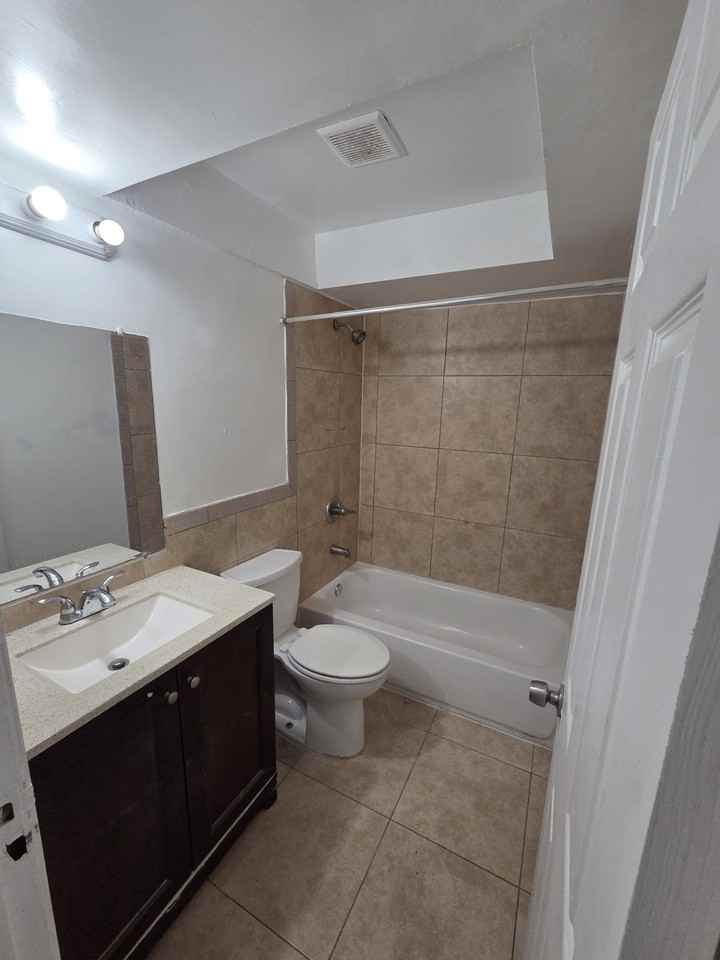 7003 Nw 79th St #7003 - Photo 5 of 10