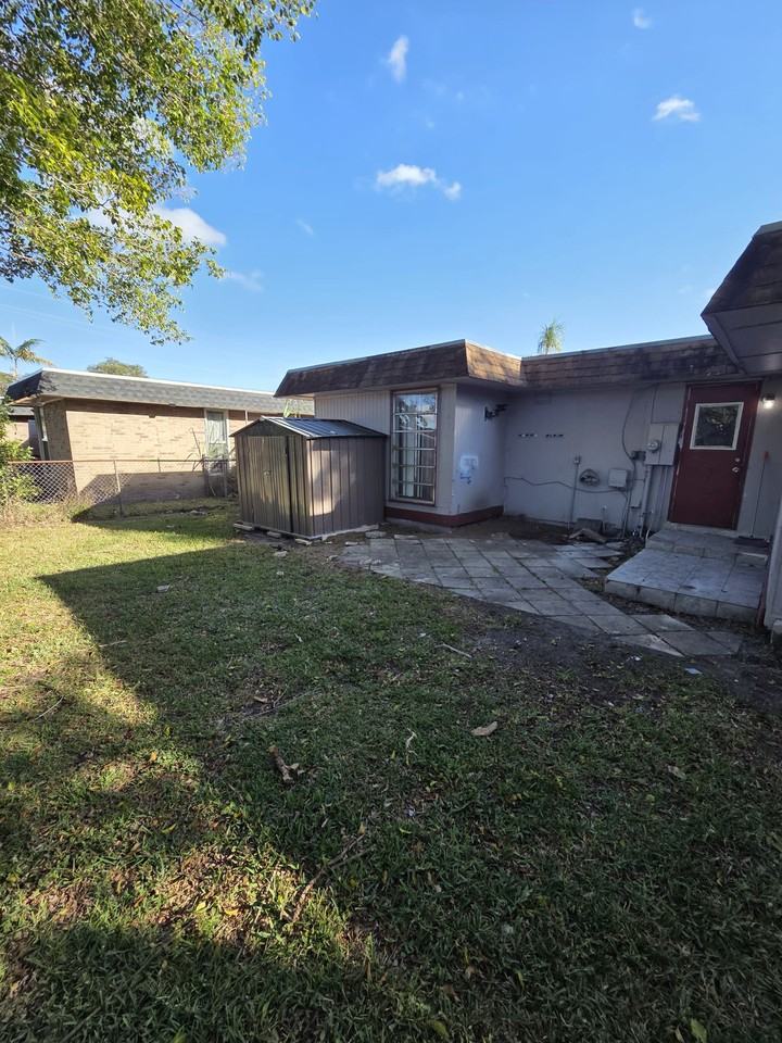 7003 Nw 79th St #7003 - Photo 6 of 10