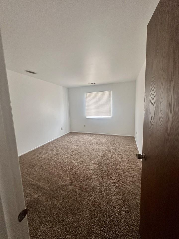 1124 Camellia Dr Apt 3 #3 - Photo 7 of 8