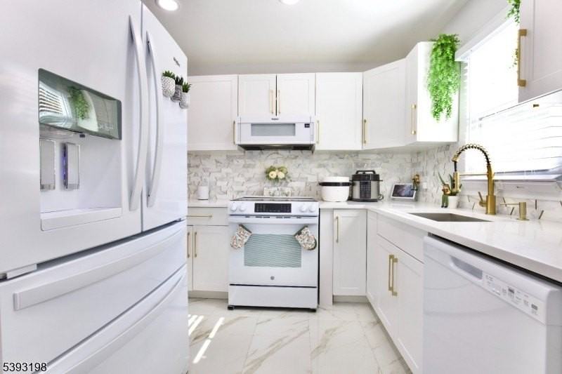 327 Roosevelt Ln - Photo 7 of 15