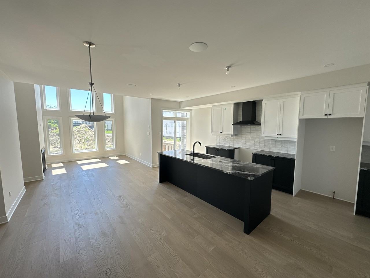 111 Bristol Cres #1 - Photo 2 of 24