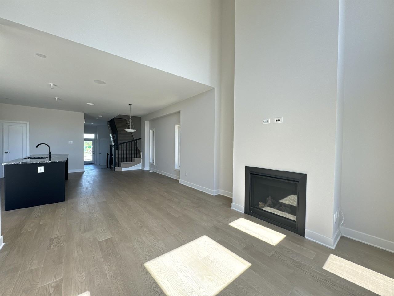 111 Bristol Cres #1 - Photo 5 of 24