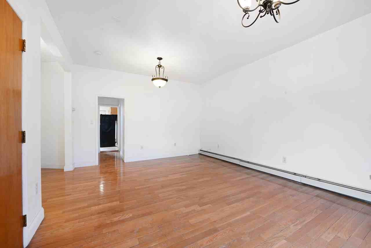 1433 43rd St #1 - Photo 4 of 23