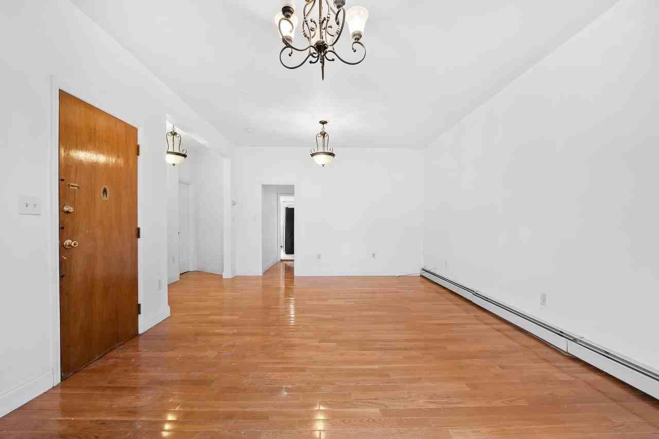 1433 43rd St #1 - Photo 5 of 23