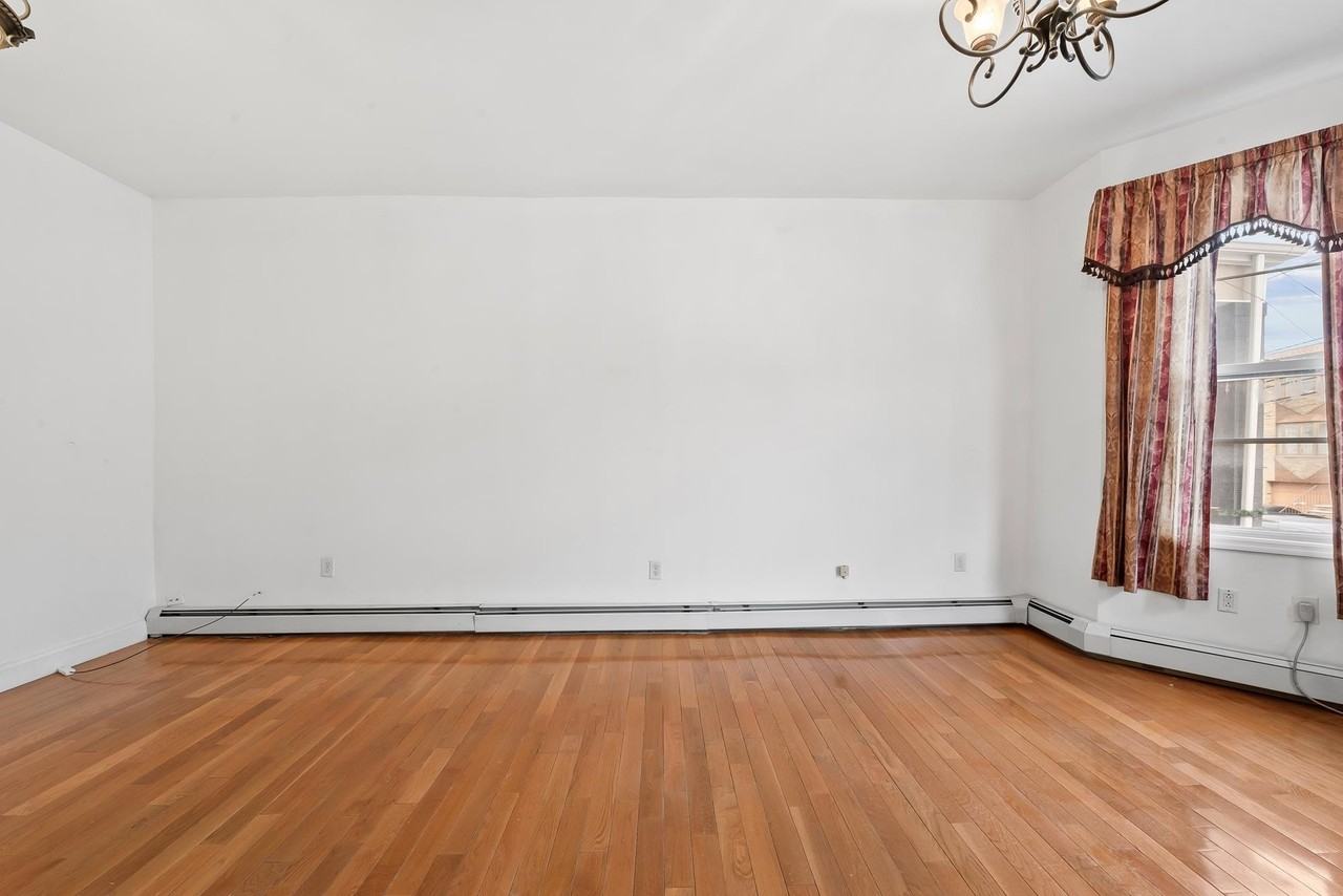 1433 43rd St #1 - Photo 7 of 23