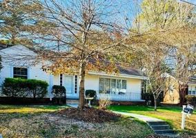 featured image of 1613 Longwood Dr