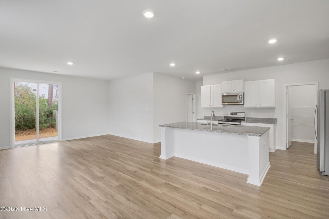 302 Red Cedar Dr - Photo 4 of 14