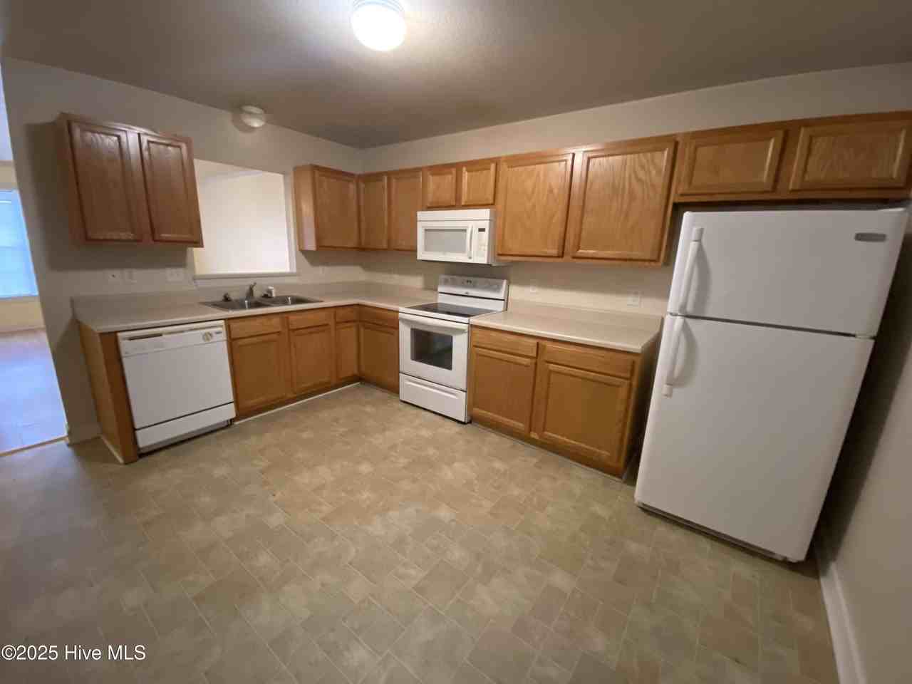 202 Streamwood Dr - Photo 3 of 6