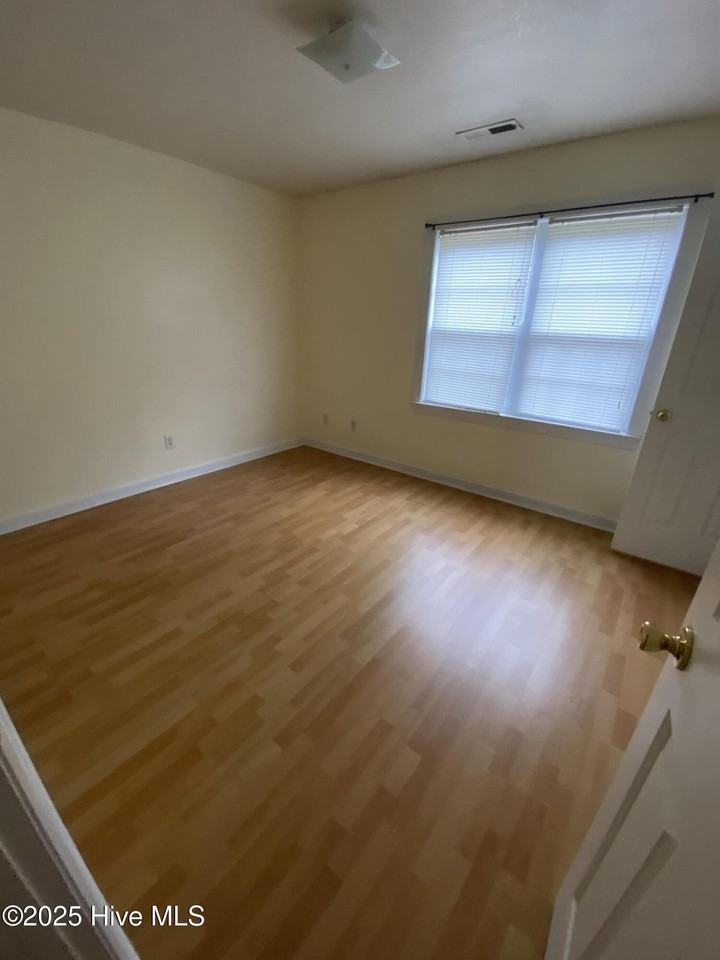 202 Streamwood Dr - Photo 5 of 6