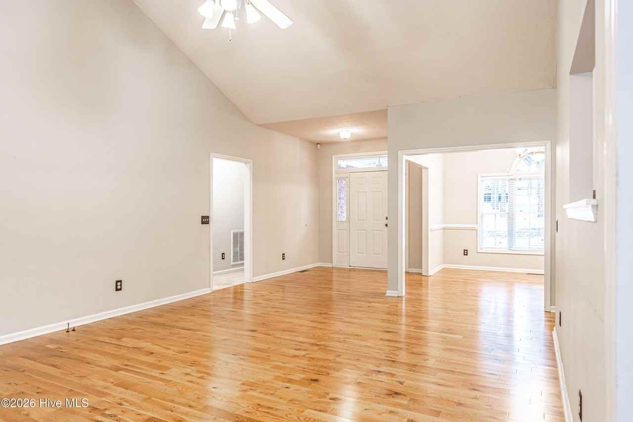 1110 Devonshire Trl - Photo 3 of 23