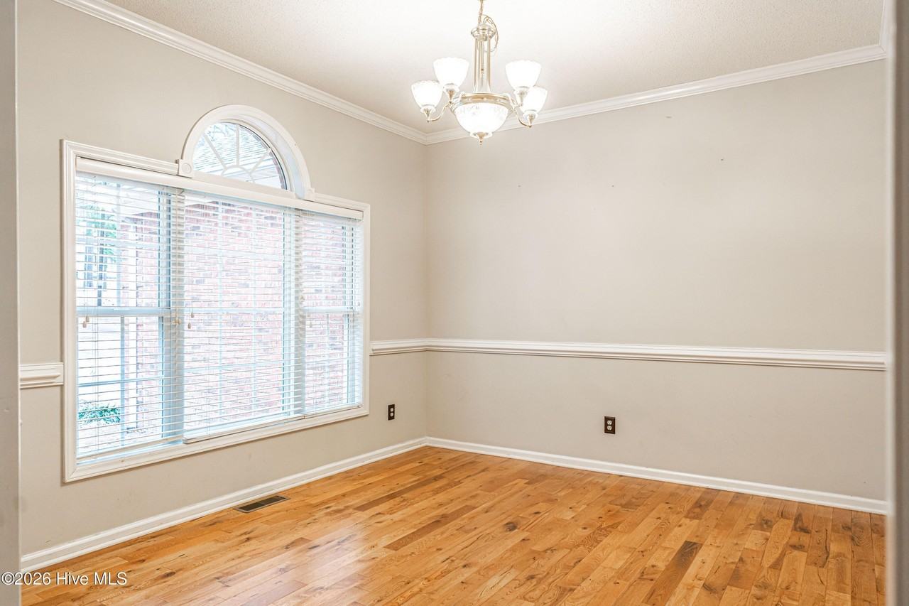 1110 Devonshire Trl - Photo 4 of 23