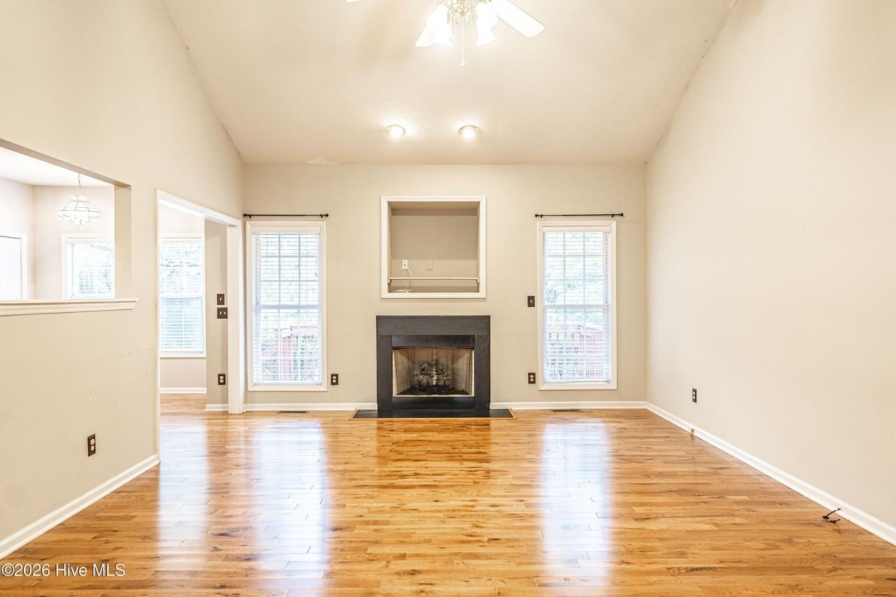 1110 Devonshire Trl - Photo 5 of 23