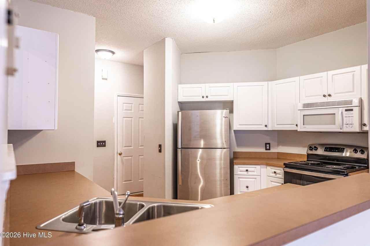 1110 Devonshire Trl - Photo 7 of 23