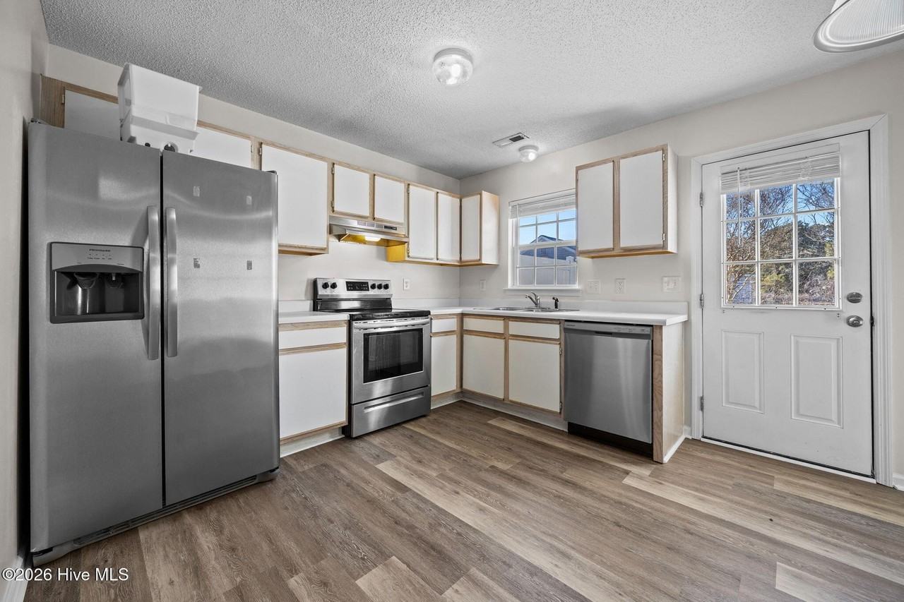 559 Corbin St - Photo 4 of 22