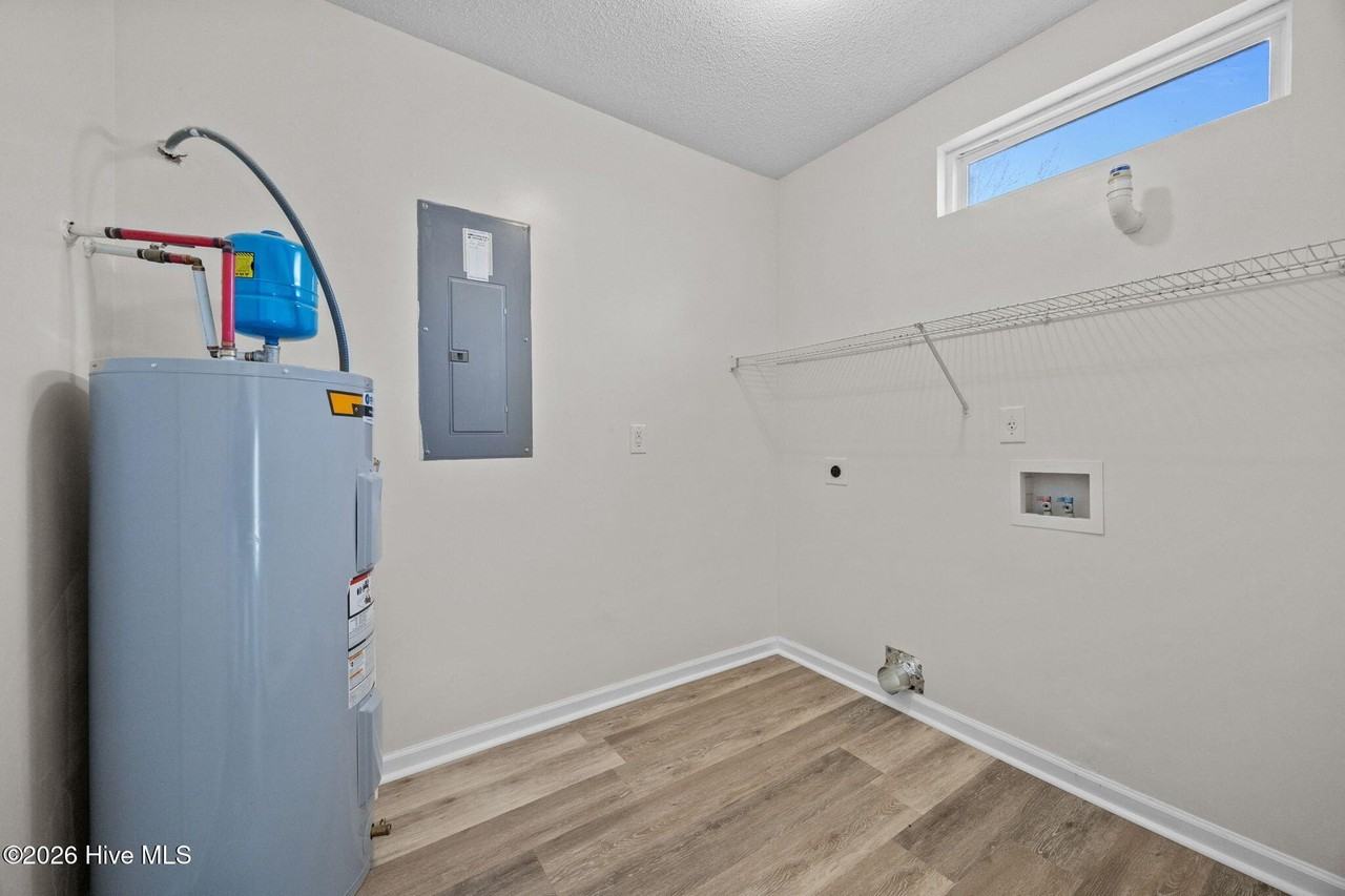 559 Corbin St - Photo 6 of 22