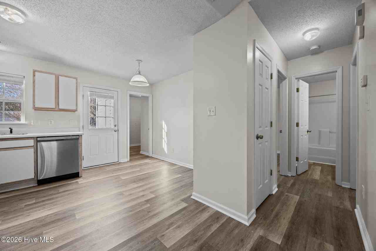 559 Corbin St - Photo 7 of 22