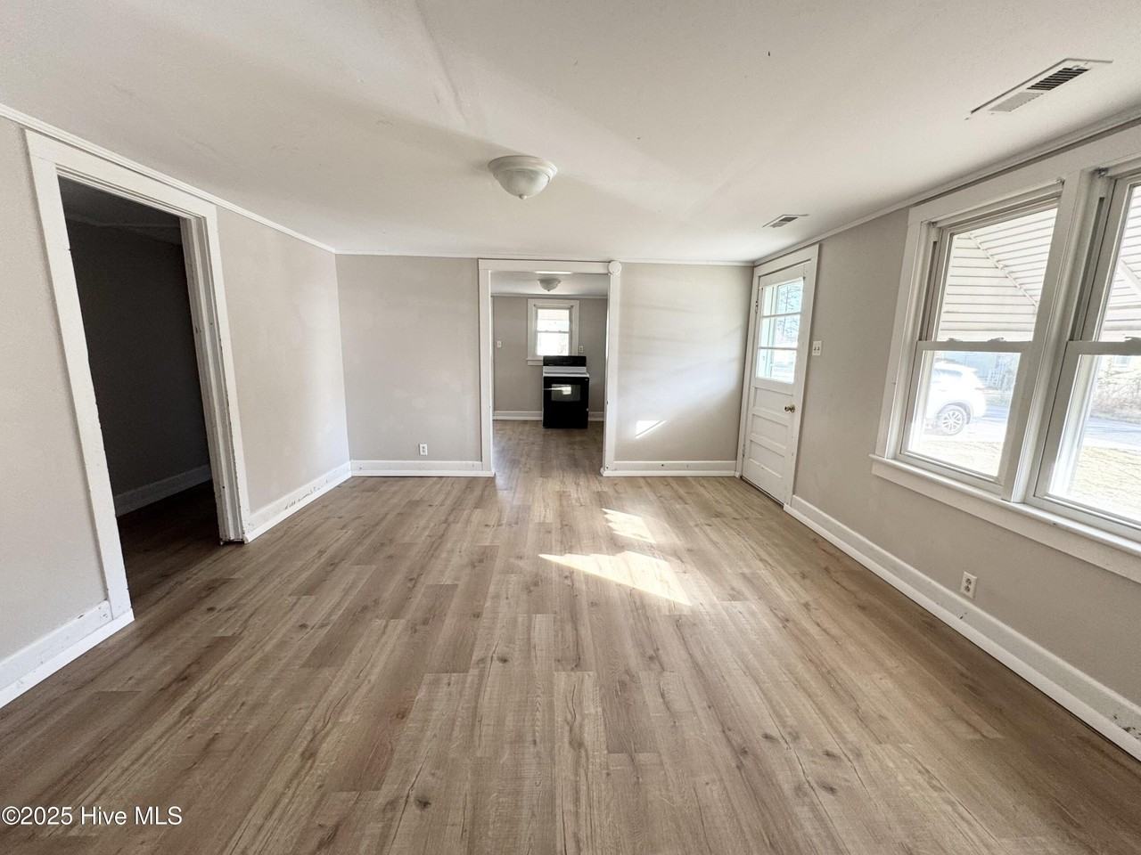 1005 Parsonage St - Photo 5 of 7