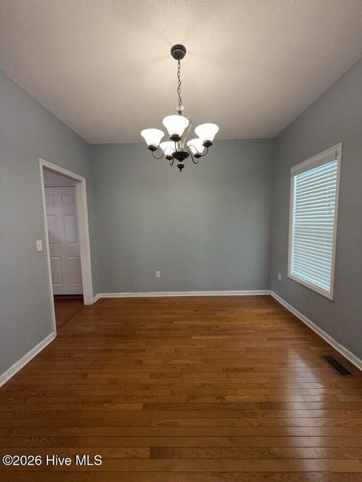 151 Bayshore Dr - Photo 4 of 14