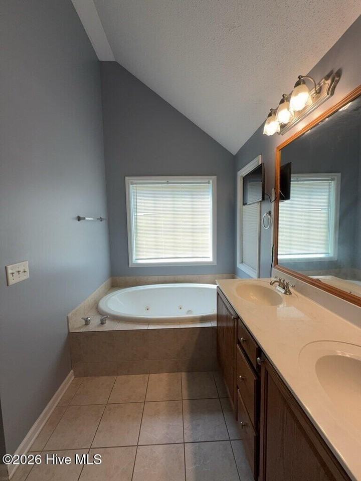 151 Bayshore Dr - Photo 7 of 14