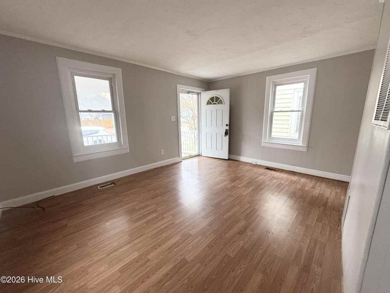 711 Parsonage St - Photo 3 of 9