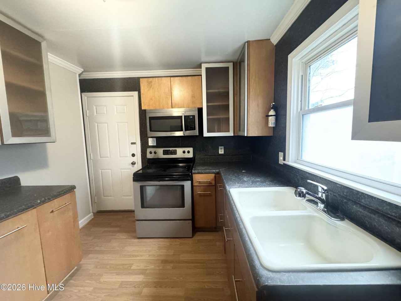 711 Parsonage St - Photo 5 of 9