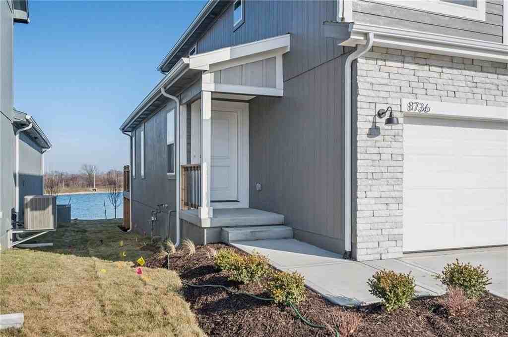 8736 Sw Brickell Dr - Photo 2 of 30