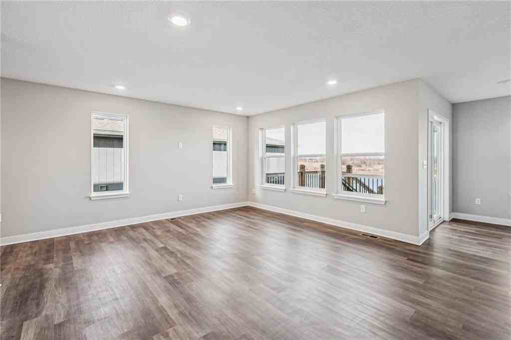 8736 Sw Brickell Dr - Photo 4 of 30