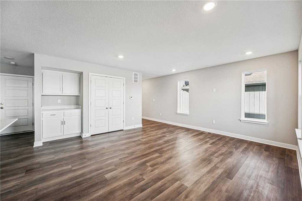 8736 Sw Brickell Dr - Photo 5 of 30