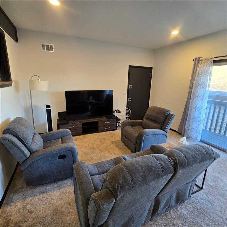 423 W 104th St Apt C #C - Photo 4 of 16