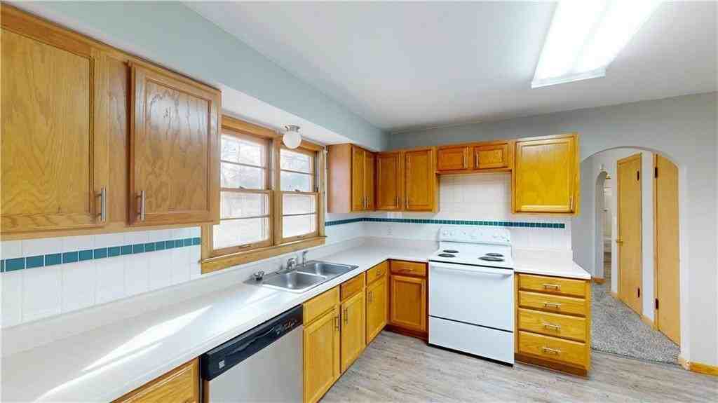 902 N Cedar St - Photo 3 of 19