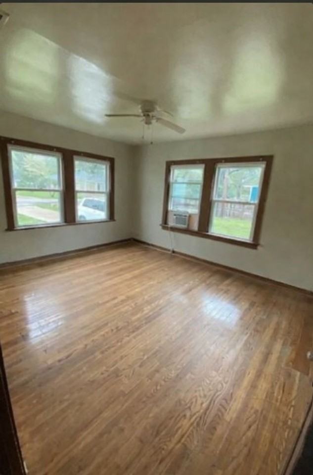 4255 Woodlawn St - Photo 3 of 8