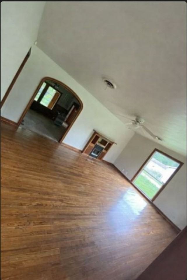 4255 Woodlawn St - Photo 6 of 8