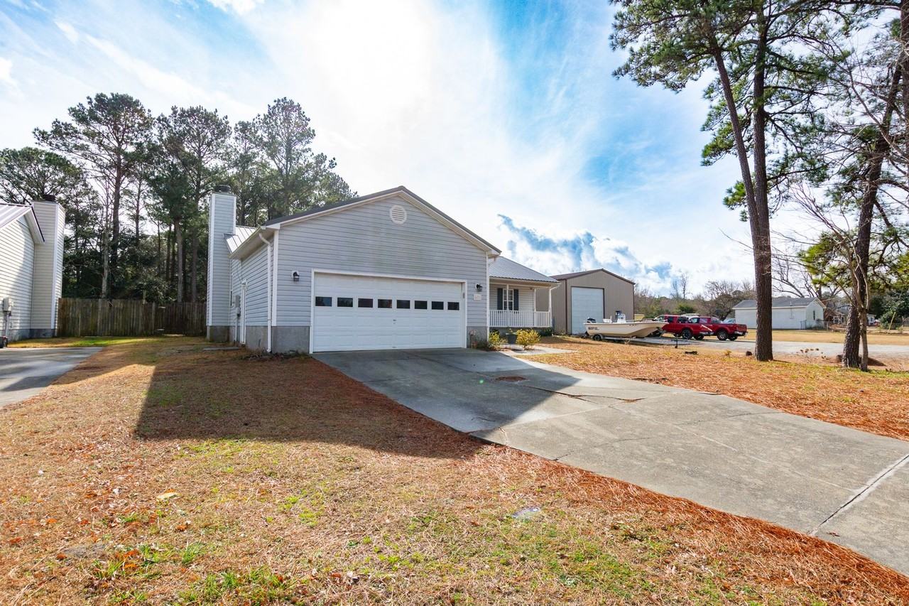 625 Queens Creek Rd - Photo 3 of 42