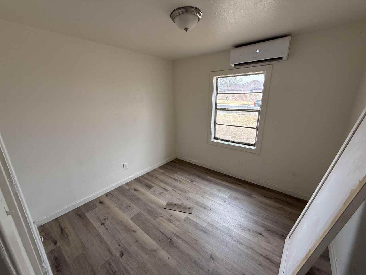 2806 E 30th St - Photo 2 of 7