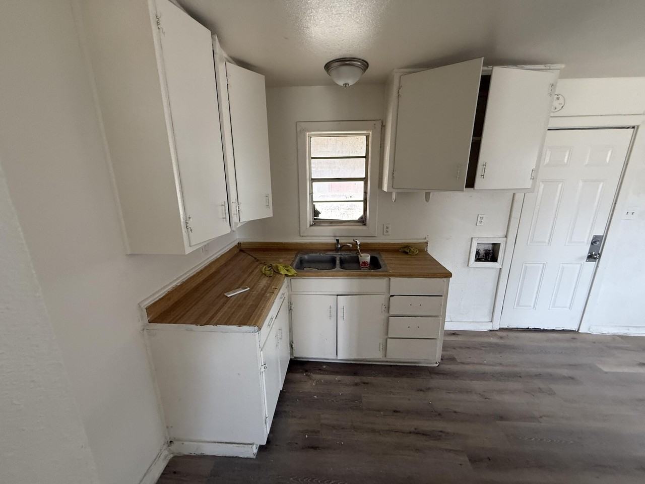 2806 E 30th St - Photo 6 of 7