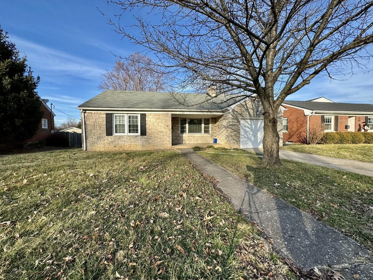 479 Stratford Dr - Photo 2 of 50