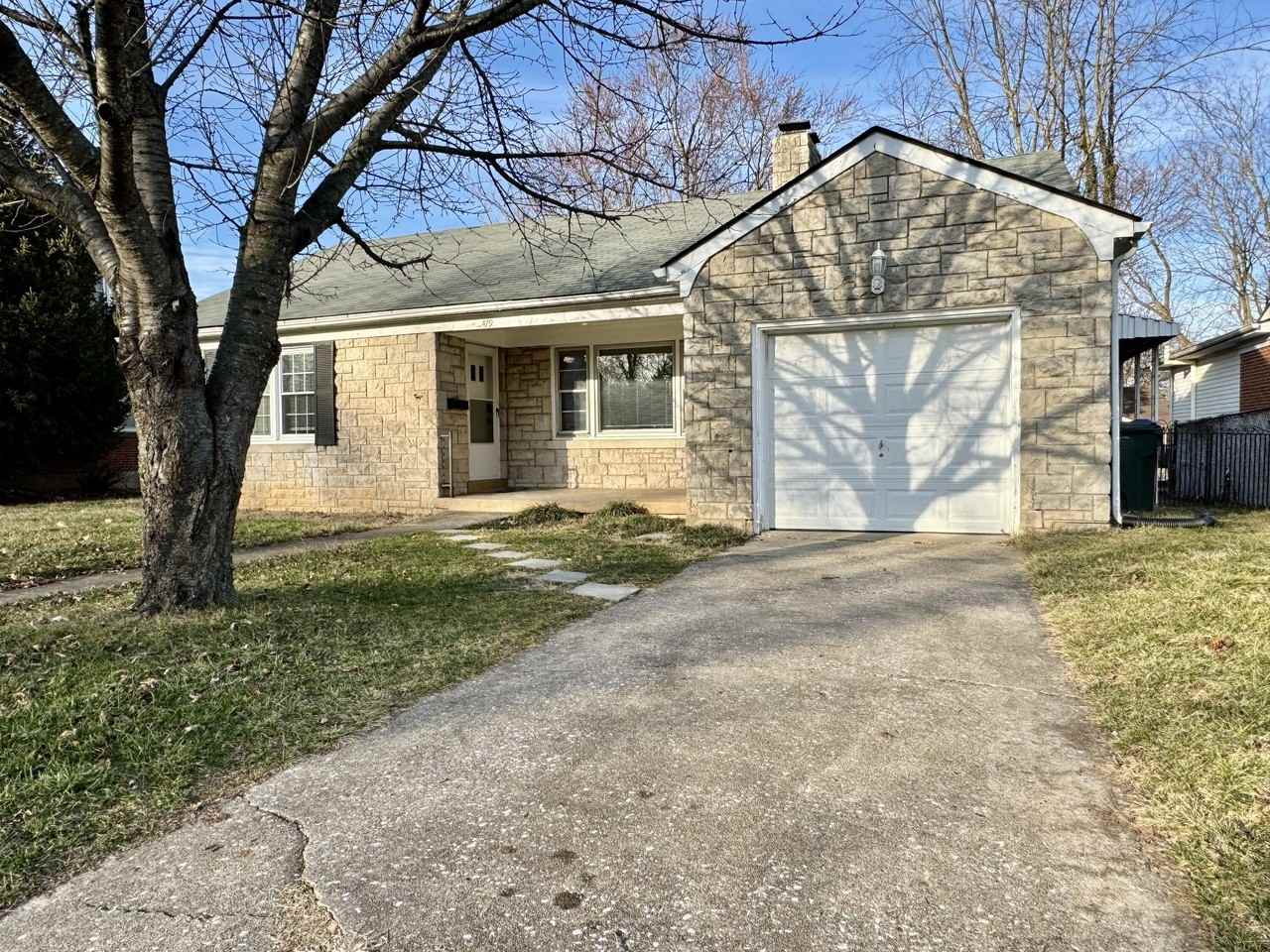 479 Stratford Dr - Photo 3 of 50