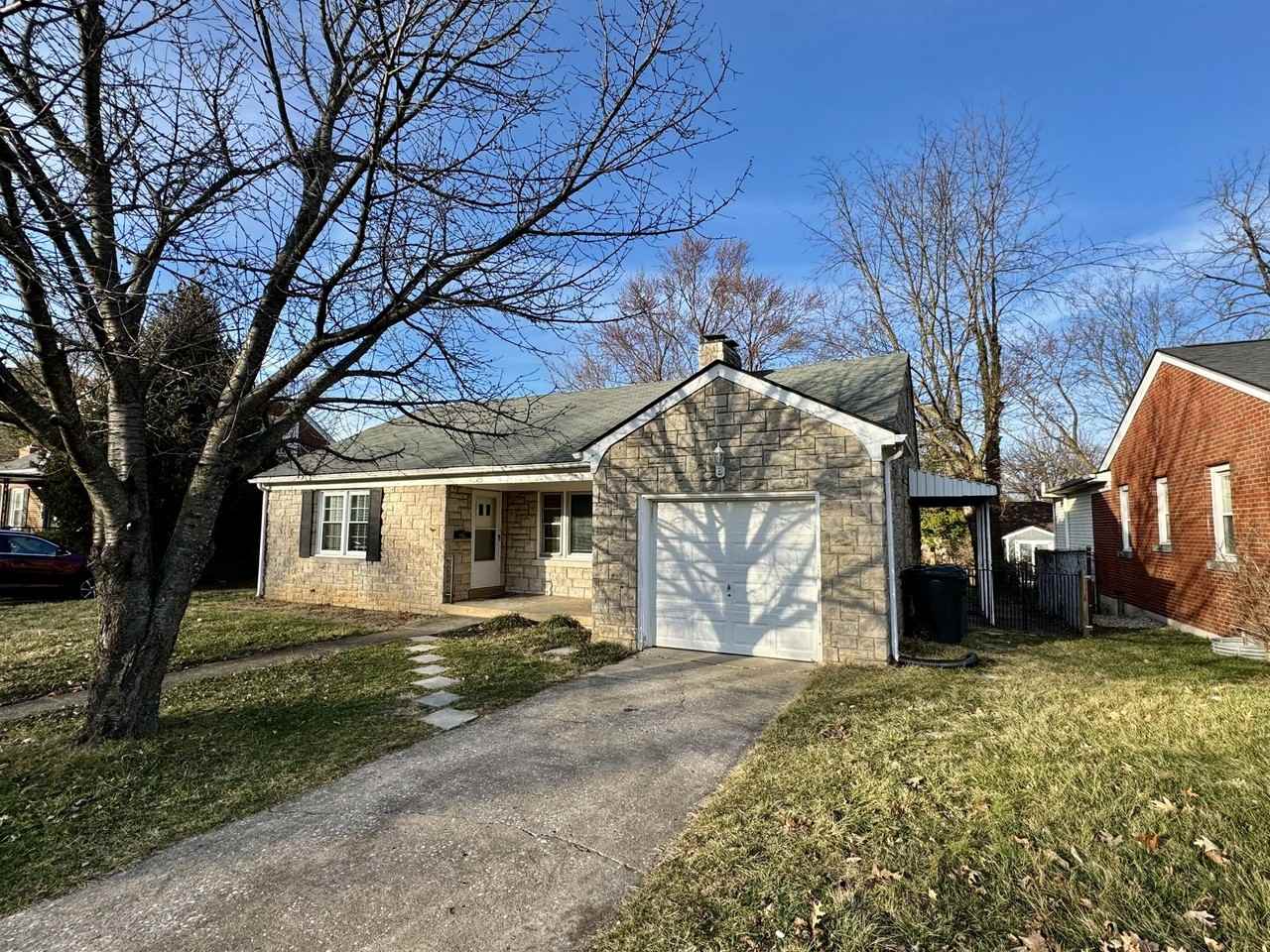 479 Stratford Dr - Photo 4 of 50